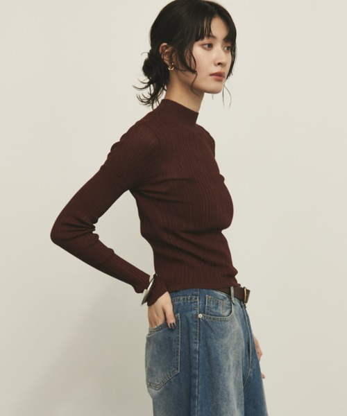 MERLOT（メルロー）の「リネンタッチリブ編みシアーハイネックプルオーバー（Tシャツ/カットソー・レディース・アイボリー/ブラック/ブラウン・FREE）」の12枚目の写真