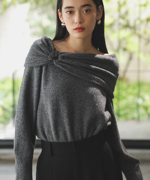VIS(ビス)の「【2WAY】ミックスヤーンオフショルダーニット(ニット/セーター・レディース・チャコールグレー/ベージュ/キナリ・FREE)」の2枚目の写真