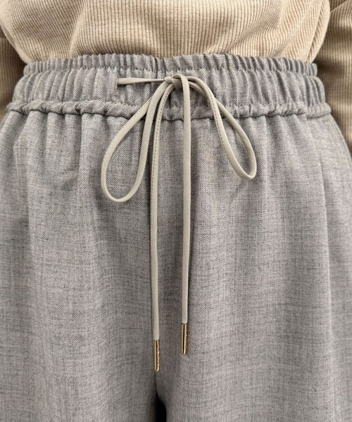 fredy emue(フレディエミュ)の「ウールライクストレートイージーパンツ(その他パンツ・レディース・ブラック/チャコールグレー/グレイッシュベージュ・36/38)」の4枚目の写真