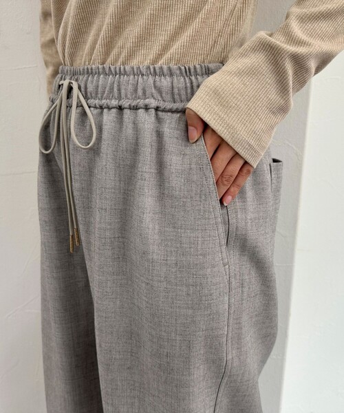 fredy emue(フレディエミュ)の「ウールライクストレートイージーパンツ(その他パンツ・レディース・ブラック/チャコールグレー/グレイッシュベージュ・36/38)」の5枚目の写真