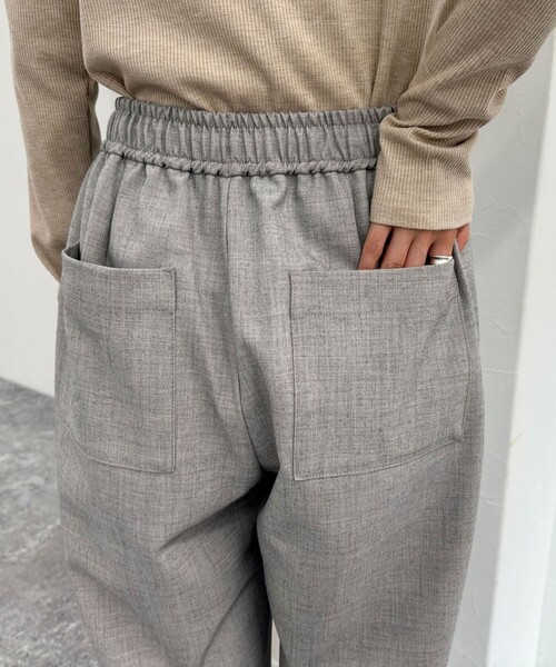 fredy emue(フレディエミュ)の「ウールライクストレートイージーパンツ(その他パンツ・レディース・ブラック/チャコールグレー/グレイッシュベージュ・36/38)」の6枚目の写真