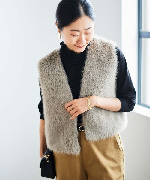 le.coeur blanc（ルクールブラン）の「ショートファーベスト（ベスト・レディース・ライトグレー/ベージュ・38）」の13枚目の写真