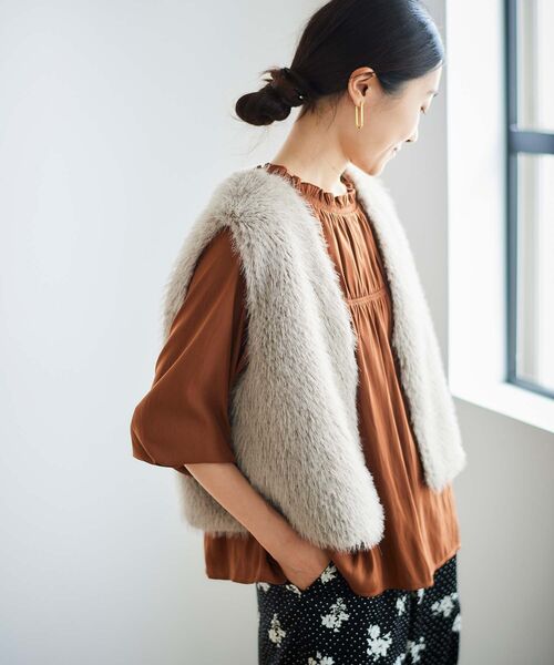 le.coeur blanc（ルクールブラン）の「ショートファーベスト（ベスト・レディース・ライトグレー/ベージュ・38）」の16枚目の写真