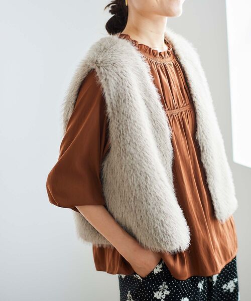 le.coeur blanc（ルクールブラン）の「ショートファーベスト（ベスト・レディース・ライトグレー/ベージュ・38）」の18枚目の写真