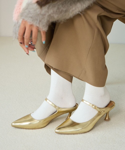 BAYFLOW（ベイフロー）の「[安定感のある履き心地]ストラップミュール（パンプス・レディース・シルバー/ブラック/ゴールド・MEDIUM/LARGE）」の18枚目の写真