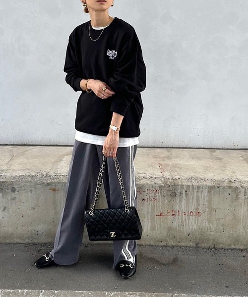 INTERPLAY（インタープレイ）の「【INTERPLAY x AYA】Cat patch SWEAT(UNISEX)（スウェット・レディース・ブラック/グレー/ホワイト・MEDIUM/X-LARGE）」の2枚目の写真