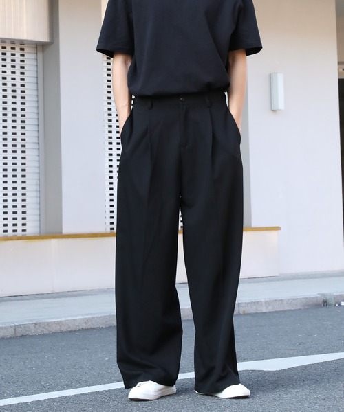 TOBEE（トゥビー）の「【TOBEE】タックワイドストレート スラックス（スラックス・メンズ・ブラック/ブラウン・MEDIUM/SMALL/LARGE/X-LARGE）」の3枚目の写真