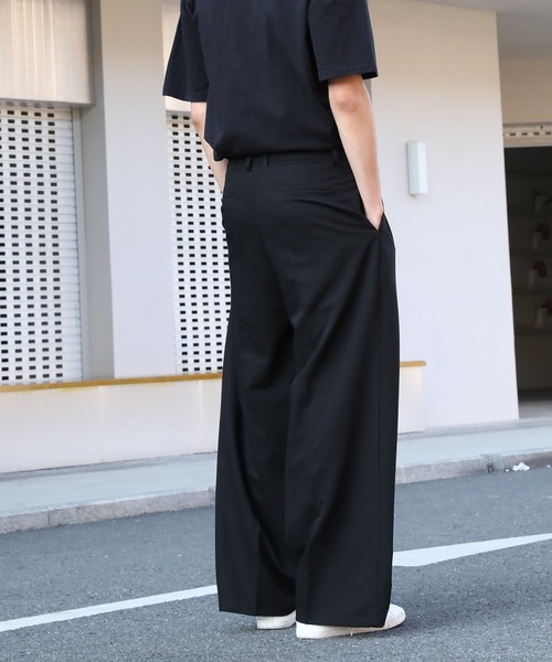 TOBEE（トゥビー）の「【TOBEE】タックワイドストレート スラックス（スラックス・メンズ・ブラック/ブラウン・MEDIUM/SMALL/LARGE/X-LARGE）」の4枚目の写真