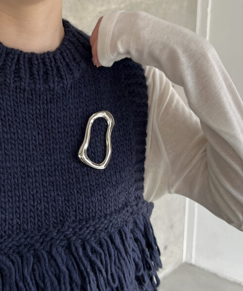 GOLDY（ゴールディ）の「〈GOLDY/ゴールディ〉ニュアンスラウンドブローチ（ブローチ/コサージュ・レディース・ゴールド/シルバー・FREE）」の3枚目の写真