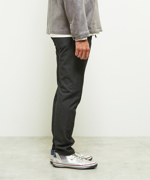 MEN'S MELROSE（メンズメルローズ）の「ソフトサーモシャンブレースリムテーパード5ポケットパンツ（その他パンツ・メンズ・ネイビー/ベージュ/ブラック・2/3/5/4）」の7枚目の写真