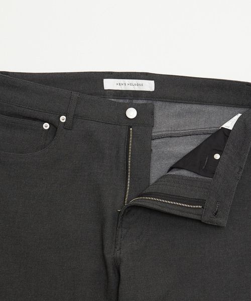 MEN'S MELROSE（メンズメルローズ）の「ソフトサーモシャンブレースリムテーパード5ポケットパンツ（その他パンツ・メンズ・ネイビー/ベージュ/ブラック・2/3/5/4）」の9枚目の写真