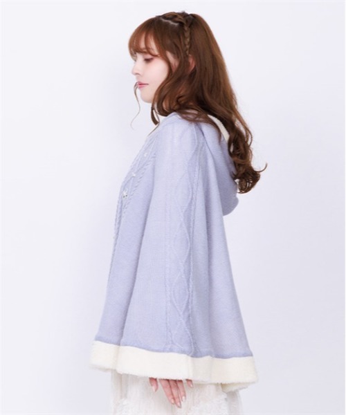 axes femme（アクシーズファム）の「ビジュー裏ボアニットポンチョ（ポンチョ・レディース・ホワイト/サックスブルー/ピンク・FREE）」の4枚目の写真