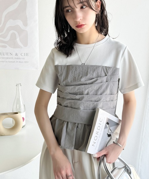 CALMER アイボリー 半袖トップス セール】簡単おしゃれが叶う。Tシャツ×ビスチェドッキング半袖