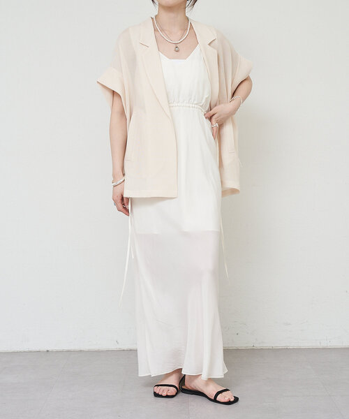 SHENERY（シーナリー）の「《サイズ展開あり》《オケージョンにも》バックVキャミドレス（ワンピース・レディース・オフホワイト/ブラック・38/36）」の4枚目の写真