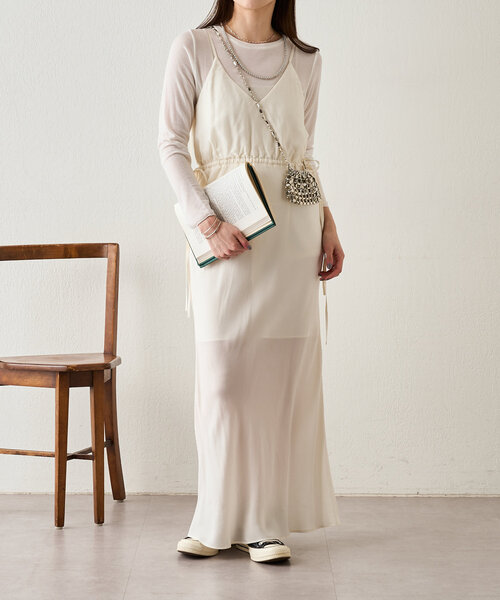 SHENERY（シーナリー）の「《サイズ展開あり》《オケージョンにも》バックVキャミドレス（ワンピース・レディース・オフホワイト/ブラック・38/36）」の11枚目の写真