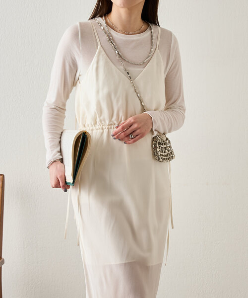 SHENERY（シーナリー）の「《サイズ展開あり》《オケージョンにも》バックVキャミドレス（ワンピース・レディース・オフホワイト/ブラック・38/36）」の21枚目の写真