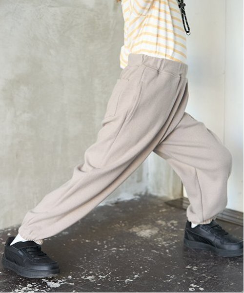 b・ROOM（ビールーム）の「【ともパン】イージーパンツ（その他パンツ・キッズ・ブルー/グレイッシュベージュ/チャコール/ネイビー/シルバーグレー/モスグリーン/ライトカーキ/ライトベージュ/ブラック・100cm/120cm/110cm/130cm/140cm）」の17枚目の写真