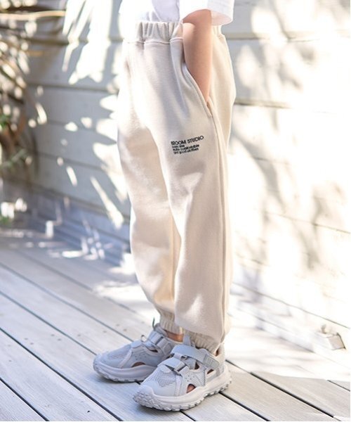 b・ROOM（ビールーム）の「【ともパン】イージーパンツ（その他パンツ・キッズ・ブルー/グレイッシュベージュ/チャコール/ネイビー/シルバーグレー/モスグリーン/ライトカーキ/ライトベージュ/ブラック・100cm/120cm/110cm/130cm/140cm）」の18枚目の写真