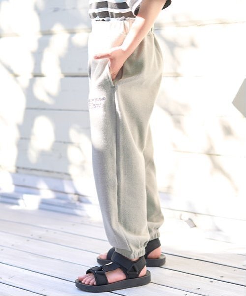 b・ROOM（ビールーム）の「【ともパン】イージーパンツ（その他パンツ・キッズ・ブルー/グレイッシュベージュ/チャコール/ネイビー/シルバーグレー/モスグリーン/ライトカーキ/ライトベージュ/ブラック・100cm/120cm/110cm/130cm/140cm）」の15枚目の写真