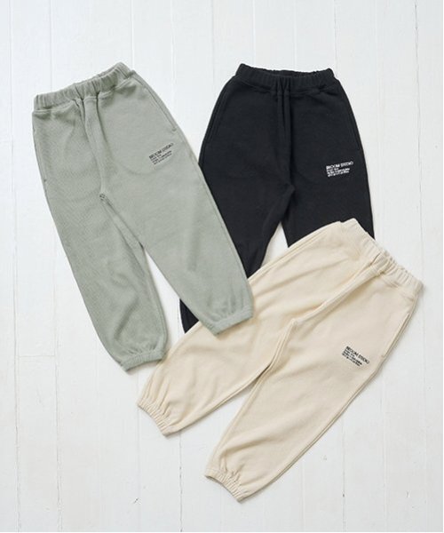 b・ROOM（ビールーム）の「【ともパン】イージーパンツ（その他パンツ・キッズ・ブルー/グレイッシュベージュ/チャコール/ネイビー/シルバーグレー/モスグリーン/ライトカーキ/ライトベージュ/ブラック・100cm/120cm/110cm/130cm/140cm）」の10枚目の写真
