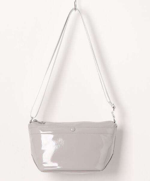 cache cache（カシュ カシュ）の「カシュカシュ cachecache / ソフトエナメル舟型ショルダー（ショルダーバッグ・レディース・ホワイト/ライトグリーン/レオパード/ワインレッド/ライトグレー/ベージュ/ラベンダー/ブルー系その他/ダークグレー/ブルー/ライトイエロー/アイボリー/ブラック/ライトブルー・FREE）」の4枚目の写真