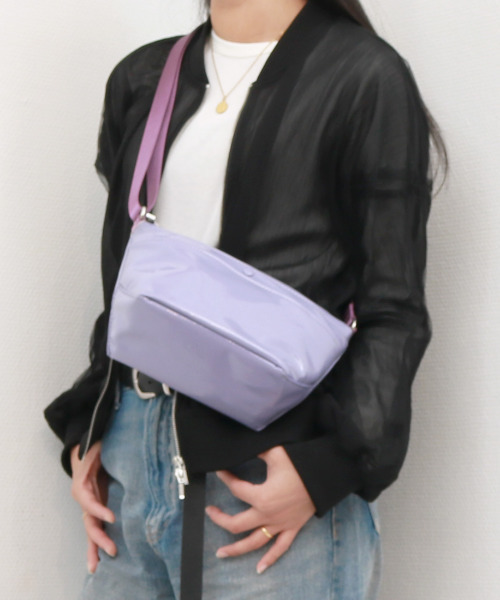 cache cache（カシュ カシュ）の「カシュカシュ cachecache / ソフトエナメル舟型ショルダー（ショルダーバッグ・レディース・ホワイト/ライトグリーン/レオパード/ワインレッド/ライトグレー/ベージュ/ラベンダー/ブルー系その他/ダークグレー/ブルー/ライトイエロー/アイボリー/ブラック/ライトブルー・FREE）」の11枚目の写真