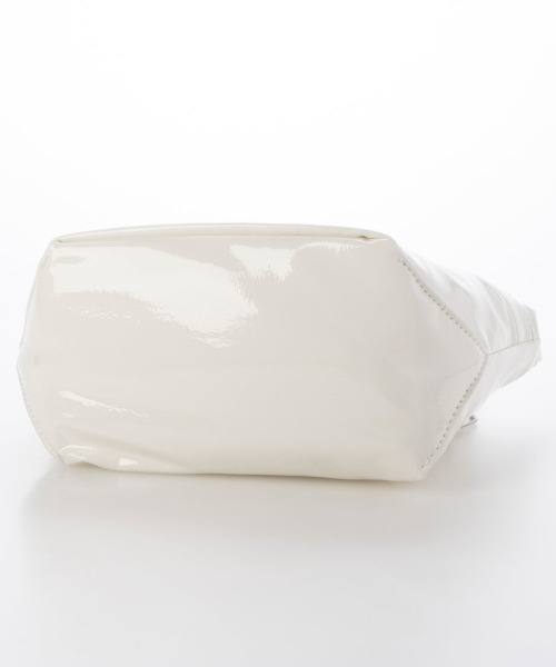 cache cache（カシュ カシュ）の「カシュカシュ cachecache / ソフトエナメル舟型ショルダー（ショルダーバッグ・レディース・ホワイト/ライトグリーン/レオパード/ワインレッド/ライトグレー/ベージュ/ラベンダー/ブルー系その他/ダークグレー/ブルー/ライトイエロー/アイボリー/ブラック/ライトブルー・FREE）」の17枚目の写真