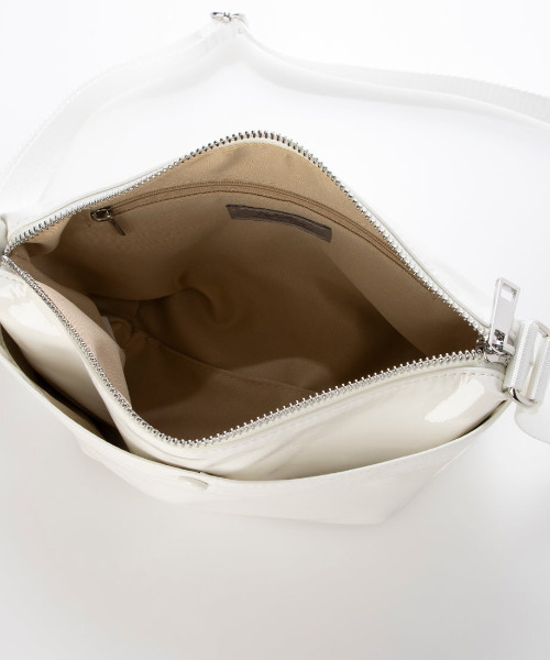 cache cache（カシュ カシュ）の「カシュカシュ cachecache / ソフトエナメル舟型ショルダー（ショルダーバッグ・レディース・ホワイト/ライトグリーン/レオパード/ワインレッド/ライトグレー/ベージュ/ラベンダー/ブルー系その他/ダークグレー/ブルー/ライトイエロー/アイボリー/ブラック/ライトブルー・FREE）」の18枚目の写真