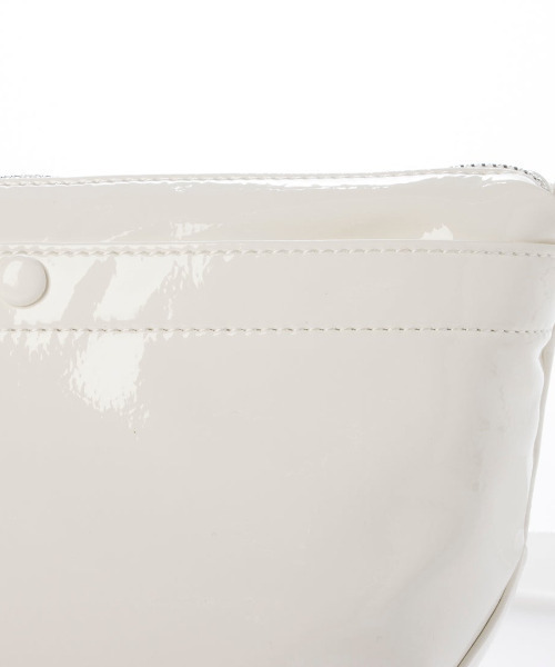 cache cache（カシュ カシュ）の「カシュカシュ cachecache / ソフトエナメル舟型ショルダー（ショルダーバッグ・レディース・ホワイト/ライトグリーン/レオパード/ワインレッド/ライトグレー/ベージュ/ラベンダー/ブルー系その他/ダークグレー/ブルー/ライトイエロー/アイボリー/ブラック/ライトブルー・FREE）」の20枚目の写真