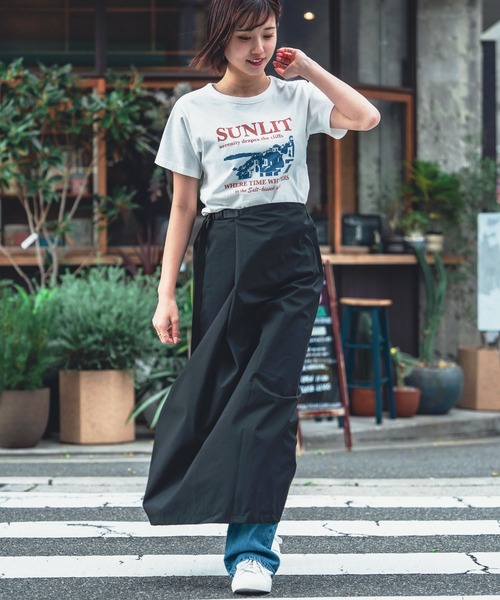 KiU(キウ)の「キウ 2wayウォータープルーフロンジーレインスカート 2ND(スカート・レディース・ブラック/カーキ/ネイビー系/ブルー系その他/ベージュ/レオパード/ブラック系その他/ダークグリーン系・FREE)」の9枚目の写真