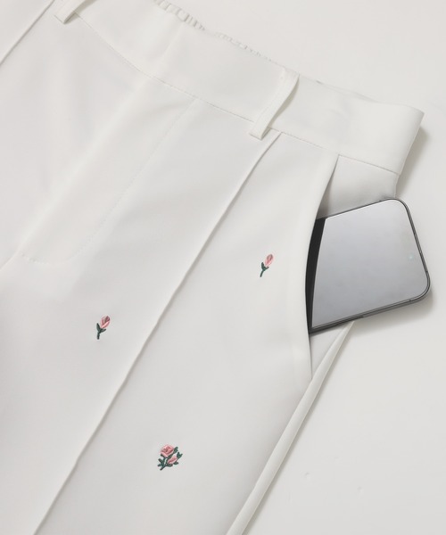 Fit more（フィットモア）の「ローズ刺繍テーパードパンツ