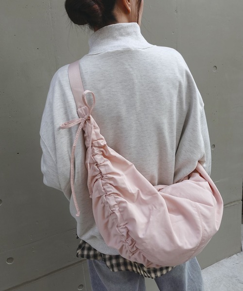 CORNERS(コーナーズ)の「ギャザーショルダーバッグ(ショルダーバッグ・レディース・ブラック/ピンク/ブルー/ベージュ系その他・FREE)」の6枚目の写真