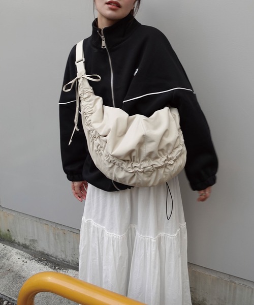 CORNERS(コーナーズ)の「ギャザーショルダーバッグ(ショルダーバッグ・レディース・ブラック/ピンク/ブルー/ベージュ系その他・FREE)」の17枚目の写真