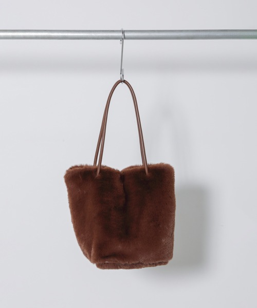 ROSE BUD(ローズバッド)の「トライアングルフェイクファートートバッグ(トートバッグ・レディース・ブラウン・ONE SIZE)」の1枚目の写真