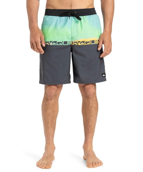 Quiksilver(クイックシルバー)の「EVERYDAY WORDBLOCK V/クイックシルバータイダイ柄ウエストゴムサーフトランクス・ボードショーツ・バギーショーツ(水着)(水着・メンズ・ブラック/ブルー/グリーン/オレンジ・MEDIUM/LARGE/X-LARGE/SMALL)」の3枚目の写真
