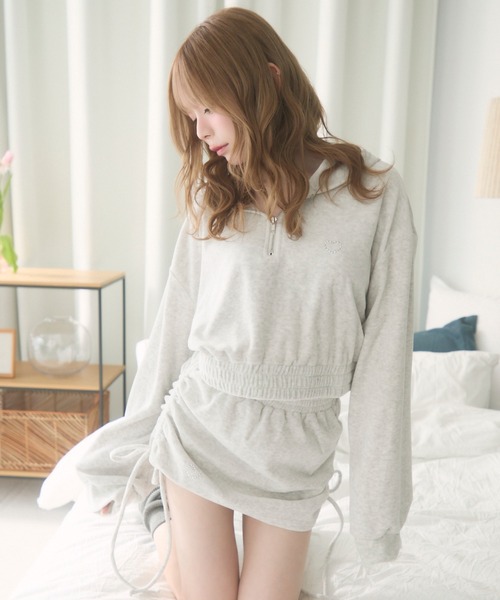 TITTY&CO.（ティティーアンドコー）の「綿ベロアジップパーカー（パーカー・レディース・ベージュ/ライトグレー・FREE）」の3枚目の写真