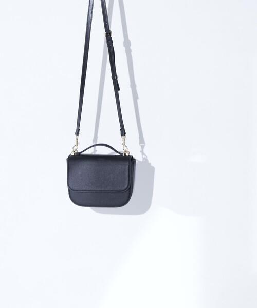 NATURAL BEAUTY BASIC（ナチュラルビューティーベーシック）の「◇スクエアフラップショルダーバッグ（ショルダーバッグ・レディース・ブラック/ダークブラウン/レッド・ﾌﾘ-）」の2枚目の写真
