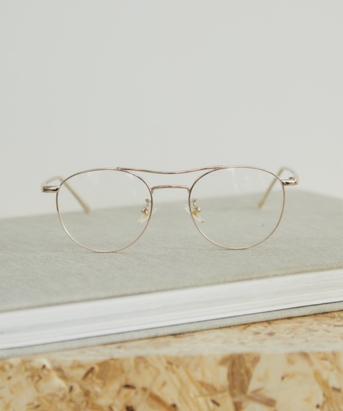 MERLOT（メルロー）の「【UVカット】【ノーズパッド付き】ダブルブリッジメガネ（メガネ・レディース・ゴールド/シルバー・FREE）」の6枚目の写真
