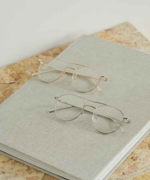 MERLOT（メルロー）の「【UVカット】【ノーズパッド付き】ダブルブリッジメガネ（メガネ・レディース・ゴールド/シルバー・FREE）」の3枚目の写真