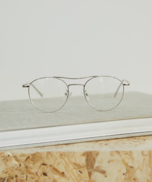 MERLOT（メルロー）の「【UVカット】【ノーズパッド付き】ダブルブリッジメガネ（メガネ・レディース・ゴールド/シルバー・FREE）」の4枚目の写真