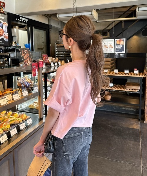 Mila Owen（ミラオーウェン）の「【USAGI ONLINE・ZOZO限定】ショート丈アップリケTシャツ【ウォッシャブル】（Tシャツ/カットソー・レディース・ライトピンク/ホワイト/チャコールグレー/その他/ライトブルー・FREE）」の7枚目の写真