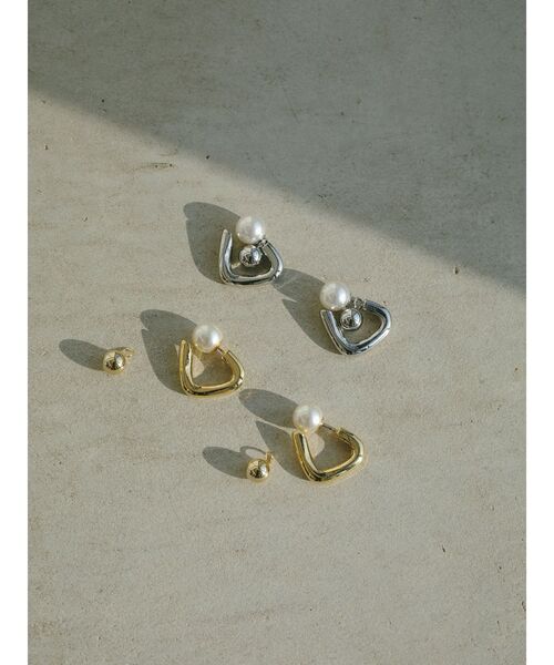 ELENDEEK（エレンディーク）の「3WAYトライアングルパールピアス（ピアス（両耳用）・レディース・ゴールド/シルバー・FREE）」の3枚目の写真
