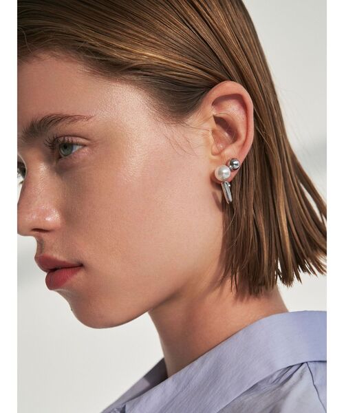 ELENDEEK（エレンディーク）の「3WAYトライアングルパールピアス（ピアス（両耳用）・レディース・ゴールド/シルバー・FREE）」の4枚目の写真