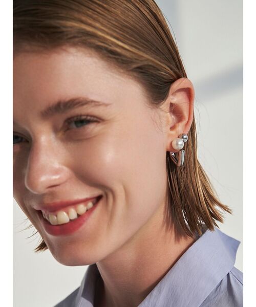 ELENDEEK（エレンディーク）の「3WAYトライアングルパールピアス（ピアス（両耳用）・レディース・ゴールド/シルバー・FREE）」の5枚目の写真