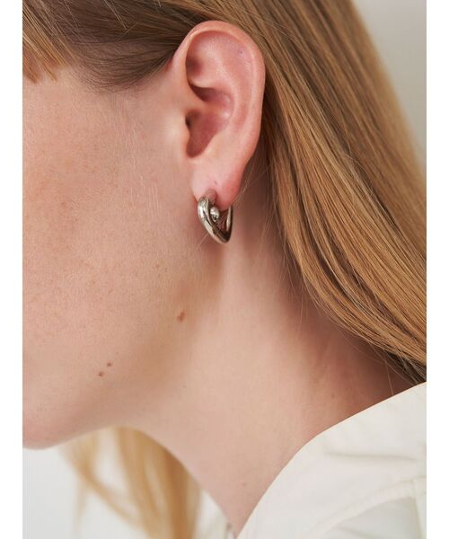 ELENDEEK（エレンディーク）の「3WAYトライアングルパールピアス（ピアス（両耳用）・レディース・ゴールド/シルバー・FREE）」の6枚目の写真