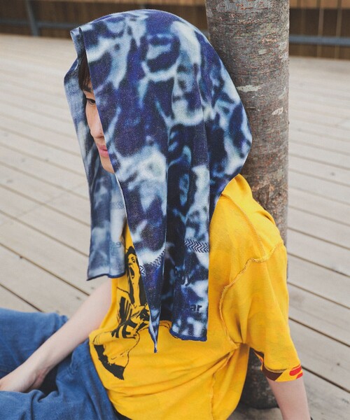 bpr BEAMS（ビーピーアール ビームス ）の「foggy of the year / TOWEL（ハンカチ/ハンドタオル・レディース・その他1/その他2/その他・ONE SIZE）」の2枚目の写真