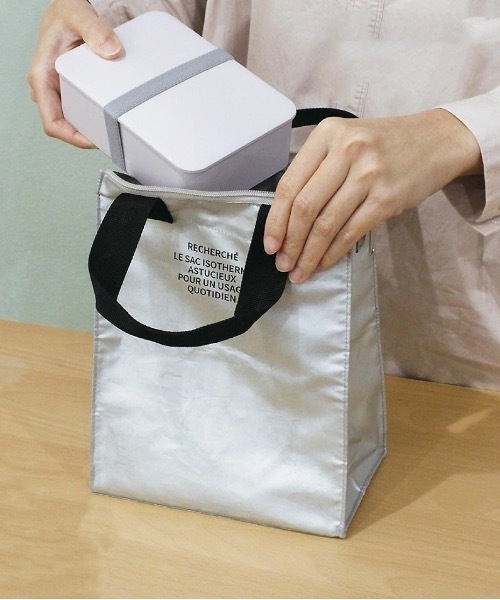 COMMON WARE(コモンウェアー)の「EC : ルシェルシェ保冷ランチトートバッグ Mサイズ(お弁当箱・レディース・シルバー/シルバー系その他/シルバー系その他2・FREE)」の2枚目の写真