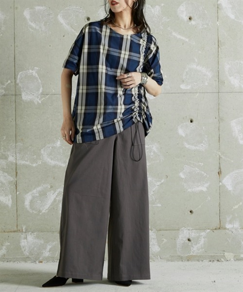 Soiunique（スワユニーク）の「Vネック総柄デザインサイドシャーリングトップス ［Soiunique］（シャツ/ブラウス・レディース・ネイビー系/グリーン系・01/02）」の12枚目の写真