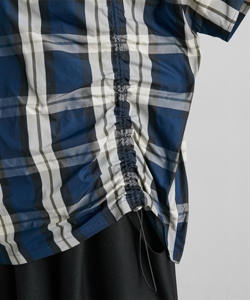 Soiunique（スワユニーク）の「Vネック総柄デザインサイドシャーリングトップス ［Soiunique］（シャツ/ブラウス・レディース・ネイビー系/グリーン系・01/02）」の17枚目の写真