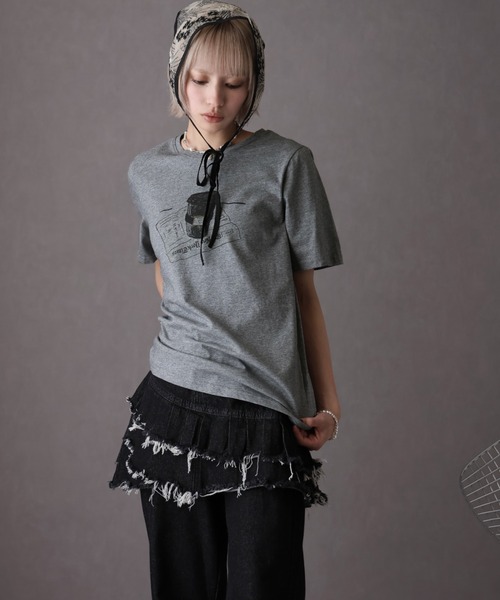 Girly Doll(ガーリードール)の「フロントプリントイラストTシャツ(Tシャツ/カットソー・レディース・ダークグレー/ライトグレー・F)」の9枚目の写真